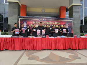 Tiga Pasutri Pengedar dan Pemakai Sabu di Gresik Diringkus