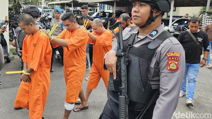 Polres Klungkung menggelar pengungkapan kasus kriminal yang terjadi selama dua pekan terakhir, Jumat (15/3/2024). (Putu Krista/detikBali)