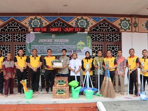 Polres Soetta Gelar Jumat Bersih di 2 Masjid, Beri Bantuan Sembako