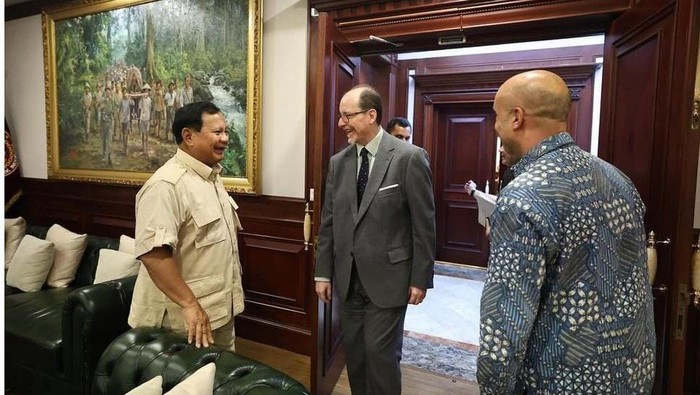 Prabowo bertemu Duta Besar Spanyol untuk Indonesia de Asis Aguilera Aranda yang sampaikan surat Perdana Menteri Spanyol Pedro Sanchez (dok. instagram Prabowo)
