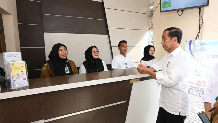 Presiden meninjau RSUD Sibuhuan, Kabupaten Padang Lawas, Provinsi Sumatera Utara (Foto: Kris - Biro Pers Sekretariat Presiden)