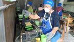 Produsen Opak Gambir Khas Kota Blitar Kebanjiran Order Saat Ramadan