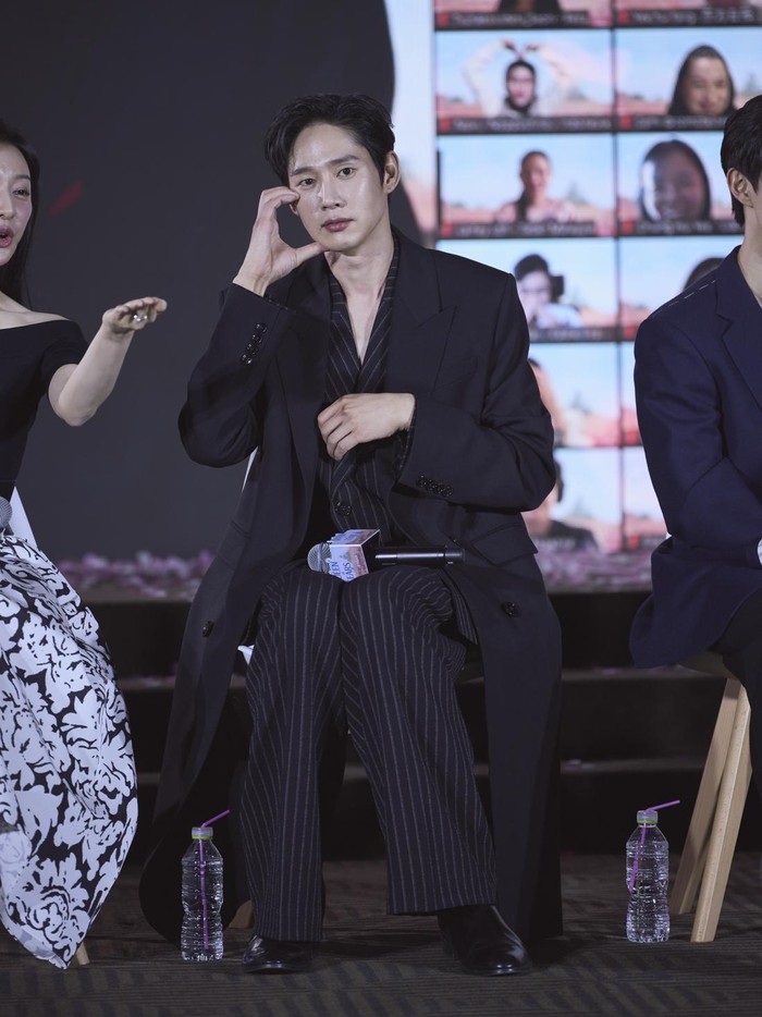 Queen of Tears Para pemain drama Korea Queen of Tears saat konferensi pers di Seoul.