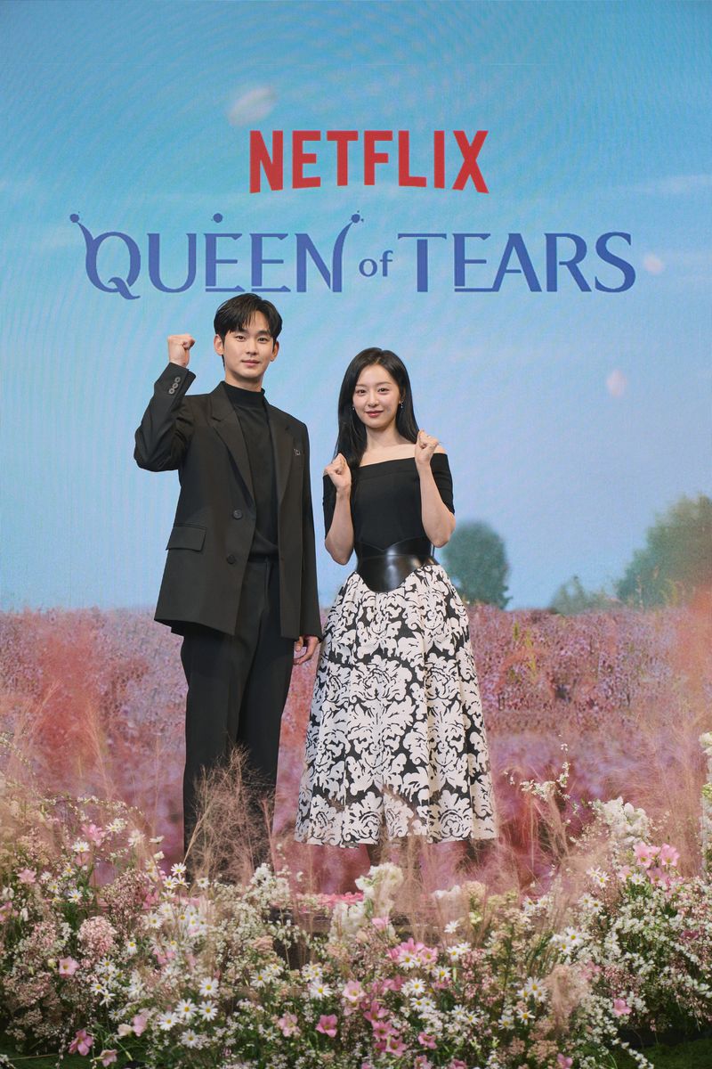 Para pemain drama Korea Queen of Tears saat konferensi pers di Seoul.