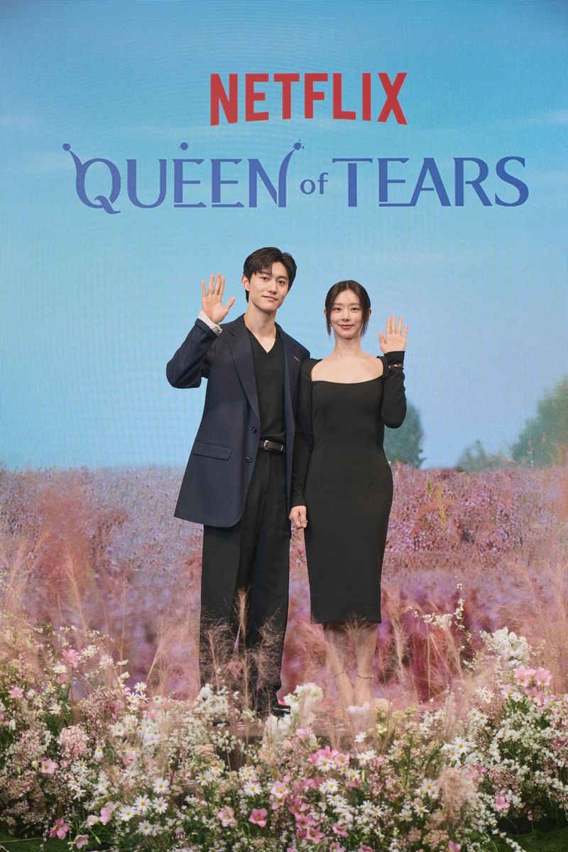 Para pemain drama Korea Queen of Tears saat konferensi pers di Seoul.