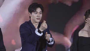 Tangkap tuh hati dari Kwak Dong Yeon! (Foto: dok. Netflix)