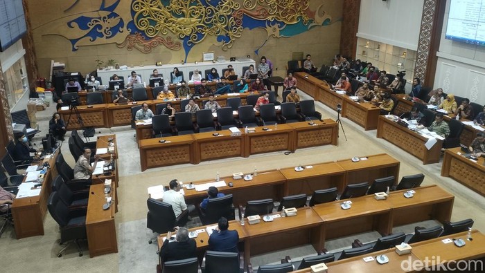 Rapa Panitia Kerja (Panja) DPR bersama Kemendagri saat membahas RUU Daerah Khusus Jakarta (DKJ). (Dwi Rahmawati/detikcom)