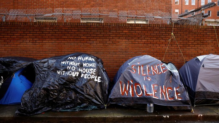 Palestinian asylum seeker Ahmed Al Azazma, 25, from Khan Younis who evacuated Gaza on February 28 stands with his friend Yezqan Al Rashid who is from a Palestinian refugee camp in Jordan, in Dublin, Ireland, March 14, 2024. Al Azazma and Al Rashid are among hundreds of homeless asylum seekers living outside the International Protection Office (IPO), while in search of accommodation, with many others already sleeping on the streets for several months and more arriving every day. REUTERS/Clodagh Kilcoyne