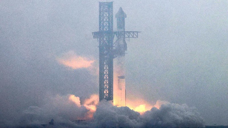 SpaceX's next-generation Starship spacecraft atop its powerful Super Heavy rocket lifts off on its third launch from the company's Boca Chica launchpad on an uncrewed test flight, near Brownsville, Texas, U.S. March 14, 2024. REUTERS/Joe Skipper