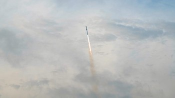 Kedua komponen tersebut, Starship dan Super Heavy, memang didesain untuk bisa digunakan berulang kembali. Namun, SpaceX menyatakan belum berencana bisa menggunakan kembali keduanya dalam uji terbang ini. (REUTERS/Cheney Orr)