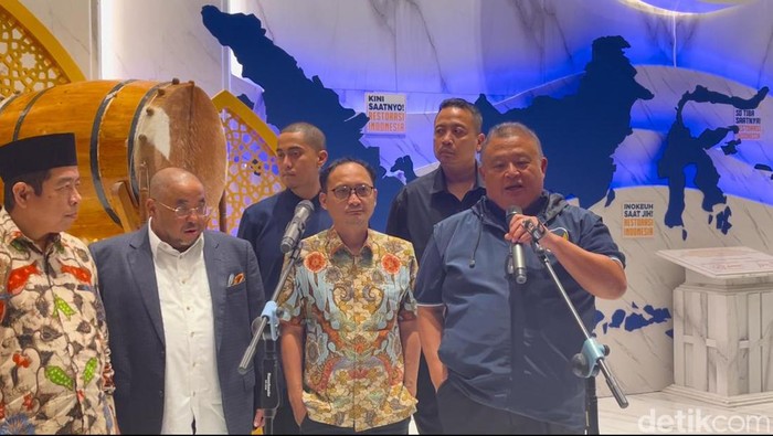 Sekjen NasDem Hermawi Taslim (paling kanan) (Rumondang/detikcom)