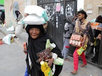 Semringah Warga Yaman Terima Bantuan Pangan Saat Ramadan