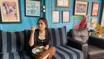 Serunya Tissa Biani Saat Nikmati Mie Goreng dan Sate Bareng Dul Jaelani