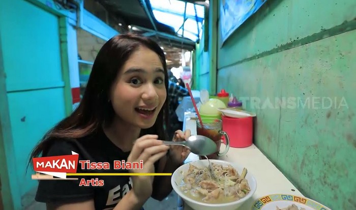 Serunya Tissa Biani Saat Nikmati Mie Goreng dan Sate Bareng Dul Jaelani Serunya Tissa Biani Saat Nikmati Mie Goreng dan Sate Bareng Dul Jaelani