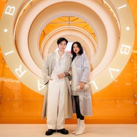 Dalam foto yang dibagikan di Instagram, baik Shenina dan Angga berada di Korea Selatan untuk menghadiri acara Bulgari. Sebelum datang ke party, kedua tampak menghadiri instalasi.  Foto: Instagram