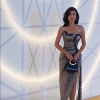 Shenina memakai bodice dress yang seksi dengan potongan asimetris dan belahan kaki tinggi. Foto: Instagram