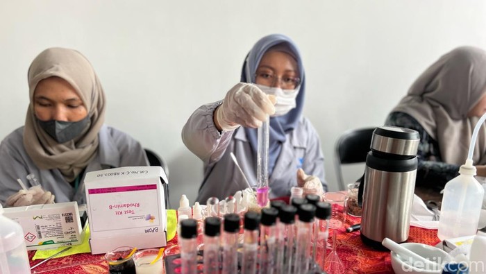 Sidak makanan di kediri, ditemukan sejumlah makanan mengandung formalin, rodhamin b, hingga pewarna tekstil.