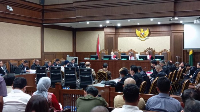Sidang dakwaan kasus dugaan korupsi Tol MBZ