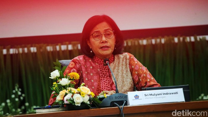 Tunjangan Hari Raya (THR) dan Gaji ke-13 bagi Aparatur Sipil Negara (ASN/PNS) akan dibayarkan 100% tahun ini. Hal itu disampaikan Menkeu Sri Mulyani Indrawati di Kantor Kementerian Keuangan, Jakarta Pusat, Jumat (15/3/2024).