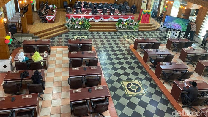 Suasana minim kehadiran dewan saat paripurna istimewa dalam rangka HUT ke-78 Kabupaten Asahan. (Perdana Ramadhan / detikSumut)