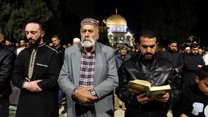 Suasana Salat Tarawih di Masjid Al-Aqsa