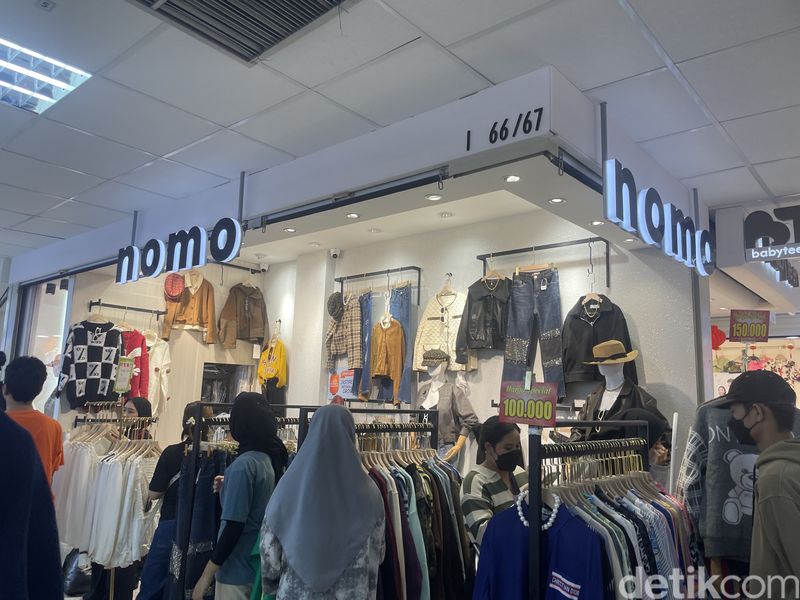 Toko Baju di Little Bangkok, Tanah Abang