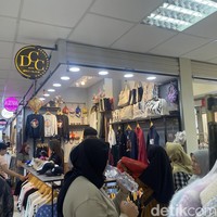 Di sana kamu bisa menemukan barang-barang yang sedang tren di pusat perbelanjaan Thailand. Foto: Rahmi Anjani/Wolipop