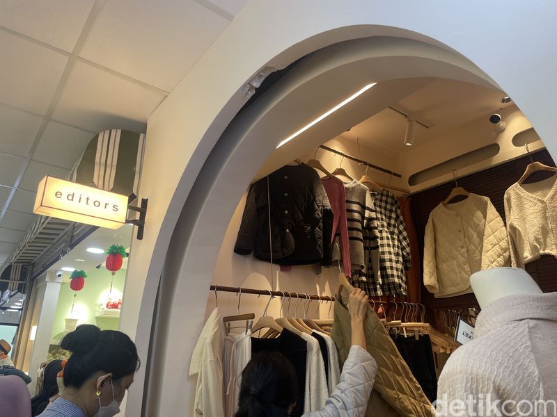 Toko Baju di Little Bangkok, Tanah Abang