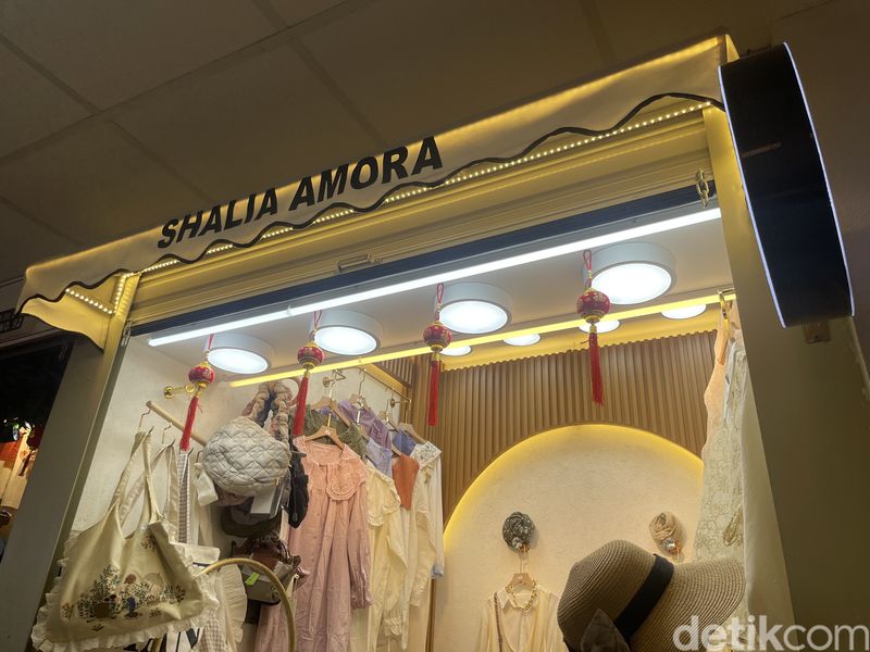 Toko Baju di Little Bangkok, Tanah Abang