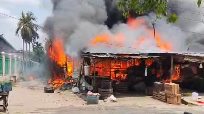Toko sembako dan takjil terbakar di Kota Jambi
