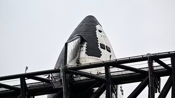 Meskipun tidak  diketahui berapa ketinggian yang ditargetkan Starship, penerbangan hari ini bertujuan untuk mencapai kecepatan yang diperlukan untuk membawa kendaraan ke orbit: sekitar 17.500 mil per jam. Menjelang peluncuran, Musk memposting ke platform X-nya: Upaya peluncuran Starship dalam kurang lebih 5 jam. Ayo pergi ke Mars. Foto: SpaceX via Daily Mail