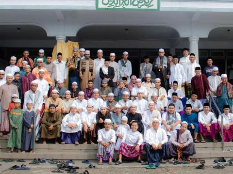Viral hari pertama Ramadan, warga di Jambi naik perahu untuk bisa salat tarawih berjamaah Viral hari pertama Ramadan, warga di Jambi naik perahu untuk bisa salat tarawih berjamaah