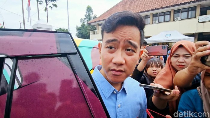 Wali Kota Solo Gibran Rakabuming Raka ditemui di kantor Kecamatan Banjarsari, Jumat (15/3/2024).