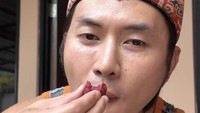 Personil boygroup Smash ini juga suka membuat kreasi masakan unik. Rafael kali ini menunjukkan tutorial membuat ubi kubus yang ternyata mudah. Foto: Instagran @rafaell_16
