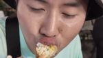 10 Potret Seru Rafael Tan Makan Bakso hingga Sop Babi di Thailand