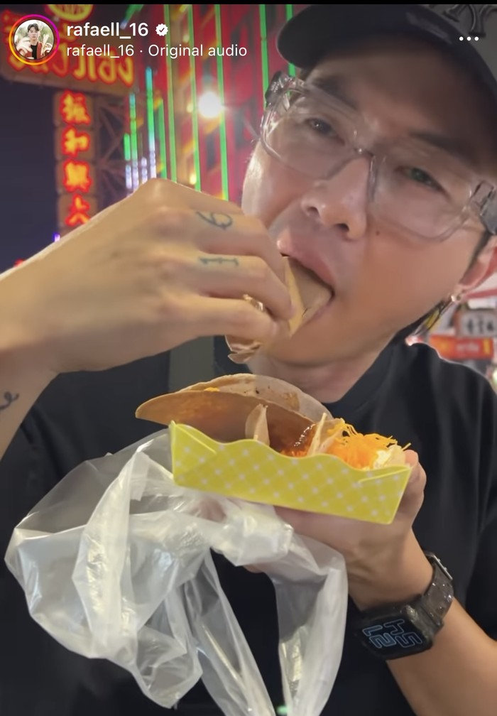 10 Potret Seru Rafael Tan Makan Bakso hingga Sop Babi di Thailand 10 Potret Seru Rafael Tan Makan Bakso hingga Sop Babi di Thailand