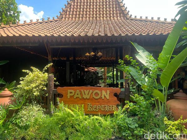 Ada Garang Asem hingga Nasi Bakar Cakalang di Resto ala Jawa Ini!