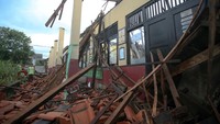 Beruntung tidak ada korban jiwa dalam peristiwa tersebut.