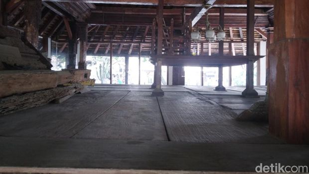 Bale Mande Jajar di Cirebon