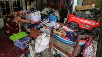 Banjir yang melanda ribuan permukiman warga selama tiga hari lalu akibat luapan Banjir Kanal Timur (BKT) dan intensitas hujan tinggi di wilayah tersebut berangsur surut.