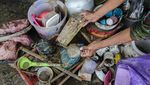 Banjir di Semarang Mulai Surut, Warga Bersih-bersih Rumah