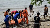 Basarnas Makassar mencatat total korban yang telah ditemukan sebanyak 15 orang dan tiga diantaranya meninggal dunia sementara 20 korban lainnya belum ditemukan.
