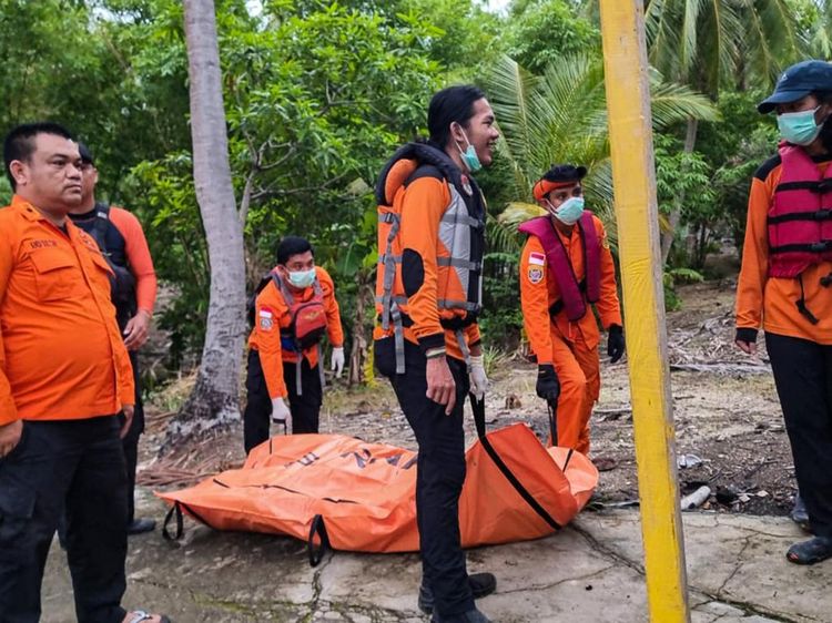 Basarnas Temukan Korban Tewas Terbaliknya Kapal Penangkap Ikan Yuiee Jaya II