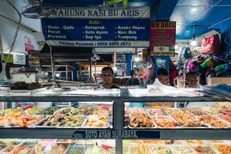 Di Pasar Tebet Barat Ada Mie Ayam Legendaris hingga Kantin Jajanan Padang