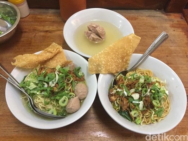 Di Pasar Tebet Barat Ada Mie Ayam Legendaris hingga Kantin Jajanan Padang