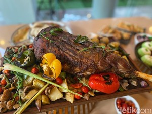 Nikmatnya Berbuka dengan Kambing Bakar dan Es Krim Turki di Sini