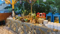 Bar minuman tradisional juga bisa kamu kunjungi kalau kamu menginginkan racikan minuman tradisional. Bisa memesan aneka jamu yang sehat di sini. Foto: detikFood/Yenny Mustika Sari