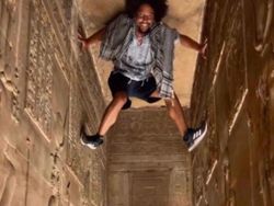 Foto Kelakuan Turis Bikin Tepok Jidat, Ada di Indonesia