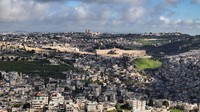 Al-Quds atau Yerusalem adalah kota kecil yang luasnya hanya kurang lebih 1 km persegi. Berbagai kekuatan imperium besar silih berganti menguasai kota ini, Babilonia, Peria, Romawi, dan dan 14 abad yang lalu Islam hadir sebagai pembebas kota ini.