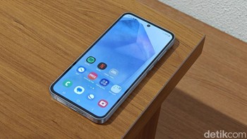 Agar HP ini tetap adem, Samsung memasang sistem pendingin 1,74x lebih luas, yakni dari sebelumnya 1.577 ml menjadi 2.741 ml. Untuk baterainya punya kapasitas 5.000 mAh dengan pengisian cepat 25W. Foto: Adi Fida Rahman/detikINET